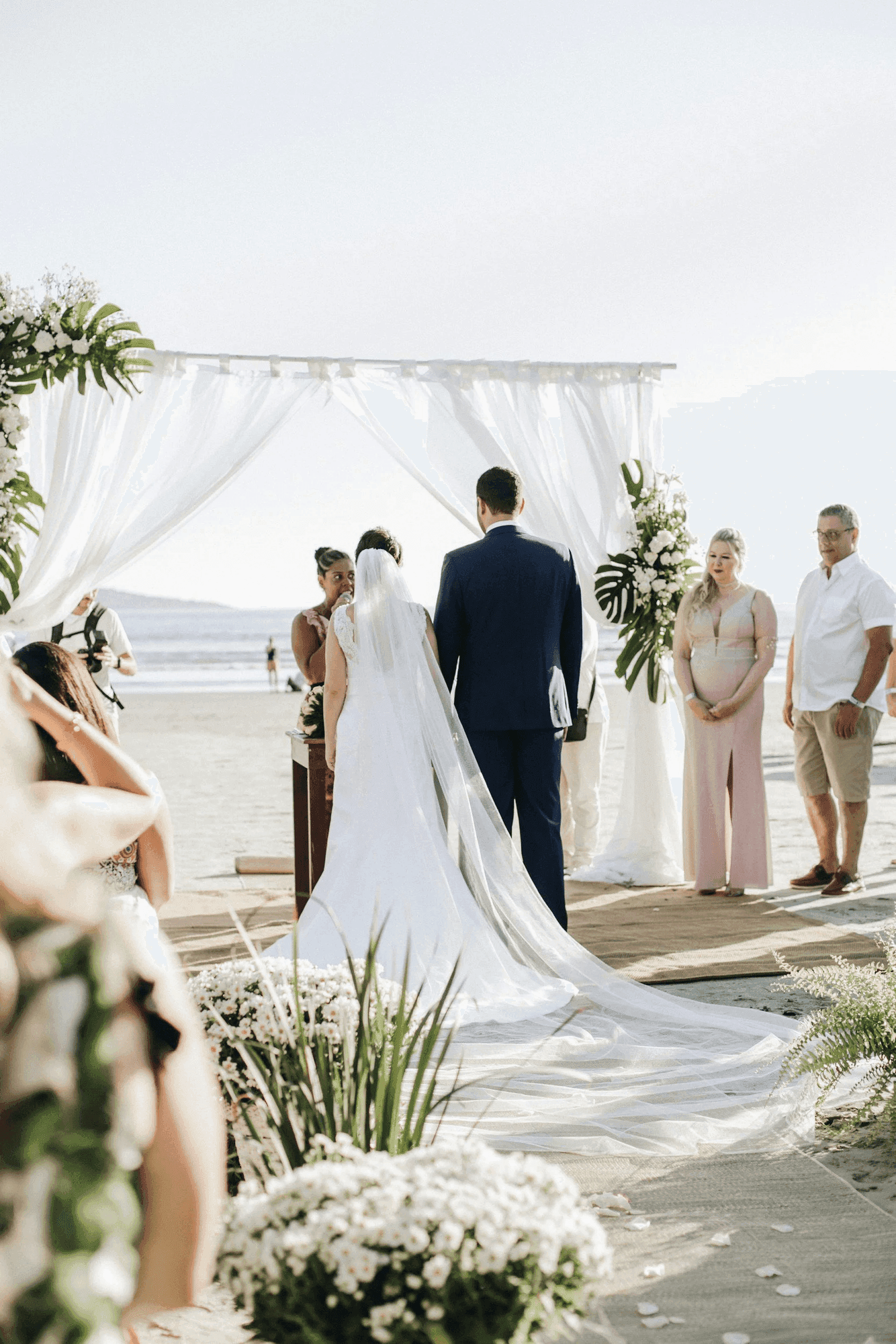 Wedding Transportation Near Honolulu: Lei Greetings & Personalized Service